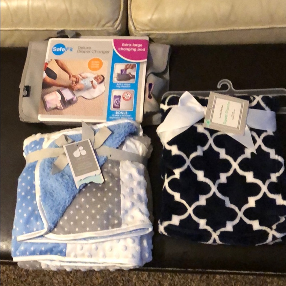 NEW:2 baby boy blankets & extra large changing pad